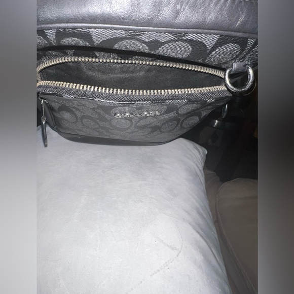 Coach Gotham Pack, color black. Over the shoulder. Authentic - Picture 8 of 16